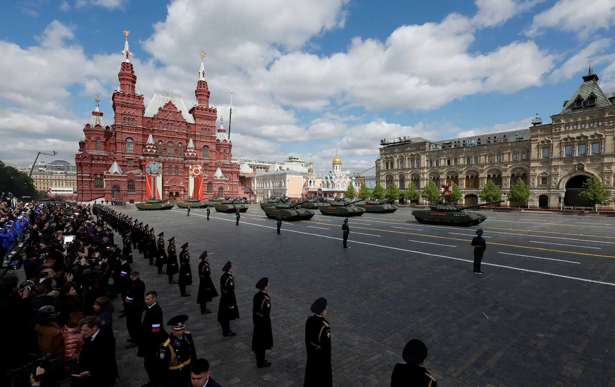 Парад перемоги у Москві: Путін демонструє готовність продовжувати війну в Україні